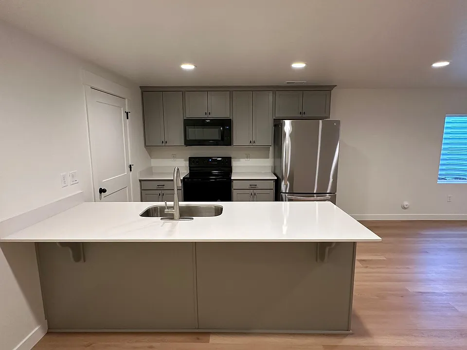 1021 E Blackfeet Dr #2