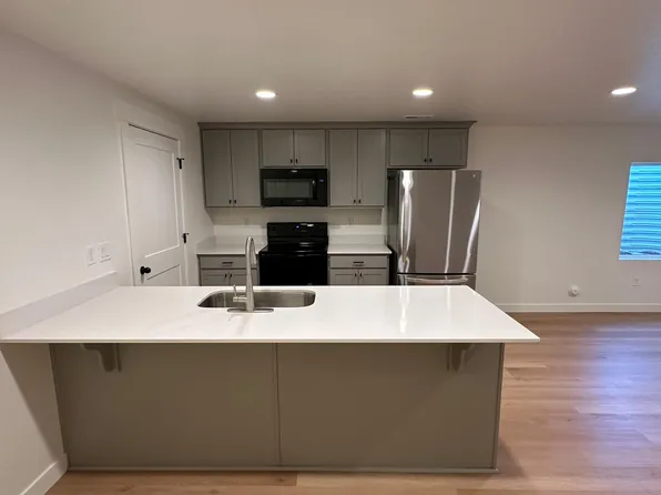 1021 E Blackfeet Dr #2, Eagle Mountain, UT 84005