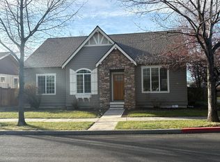 1642 NW Hemlock Ave, Redmond, OR 97756