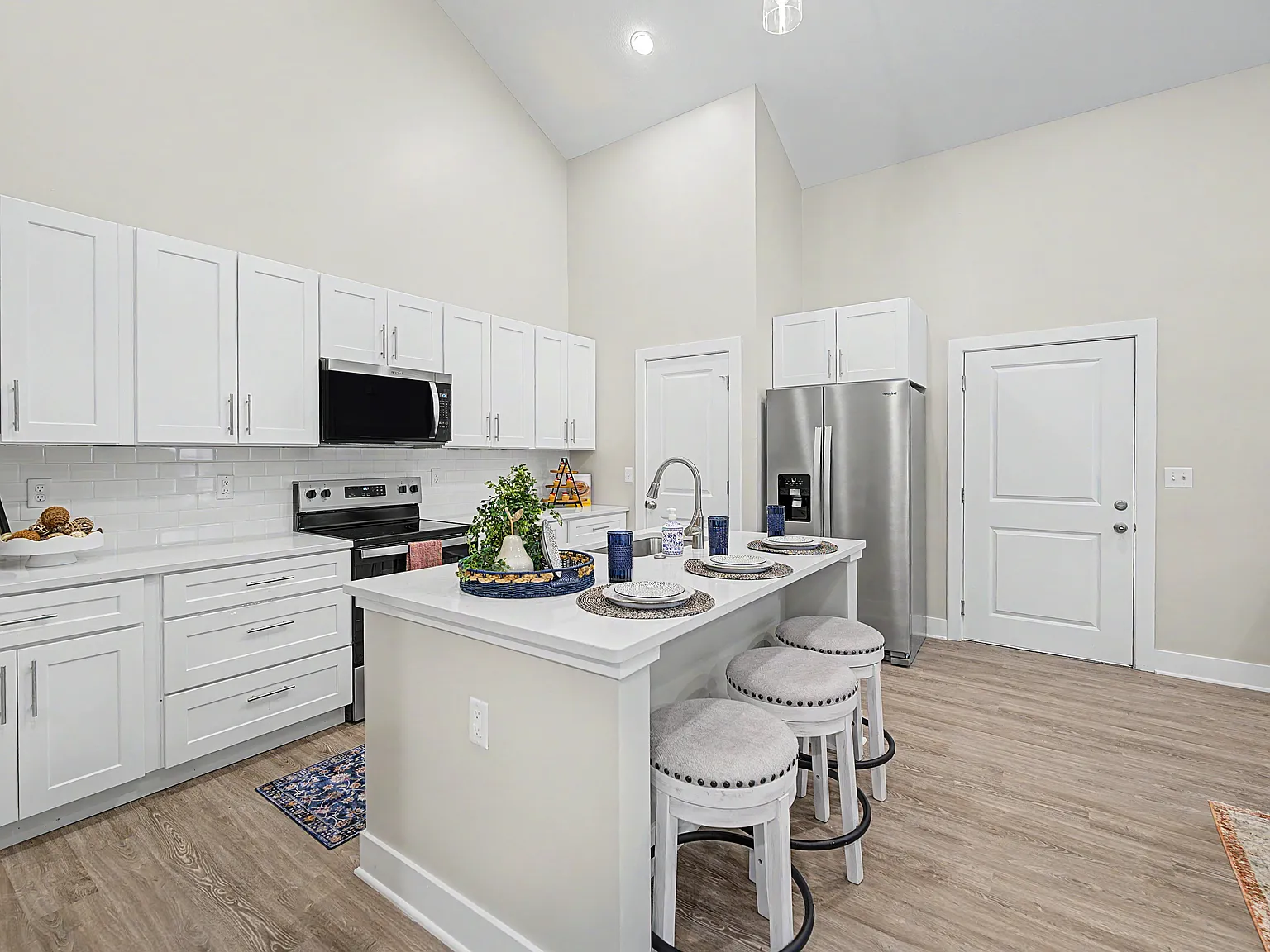 3 bed, 1560 sqft, $2,200 — Photo 3