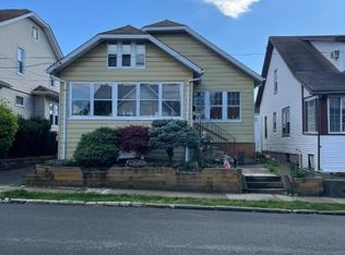 15 Lynden Pl, Totowa, NJ 07512