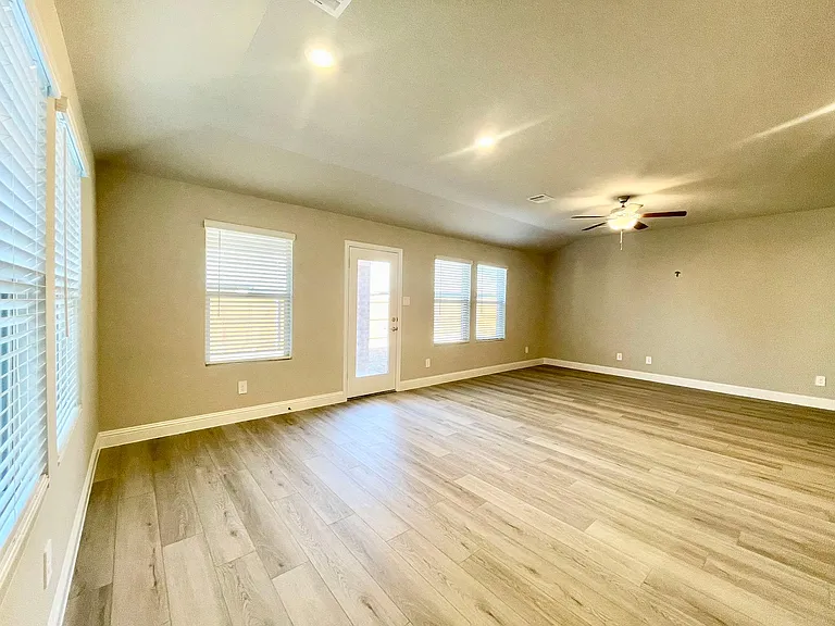 1203 Mahogany Dr — Photo 8