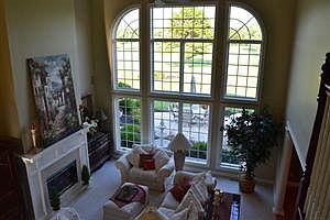 5th image of 297 Greenbriar Cir