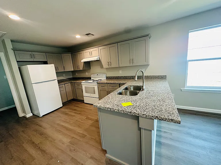 511 Hamilton St — Photo 9