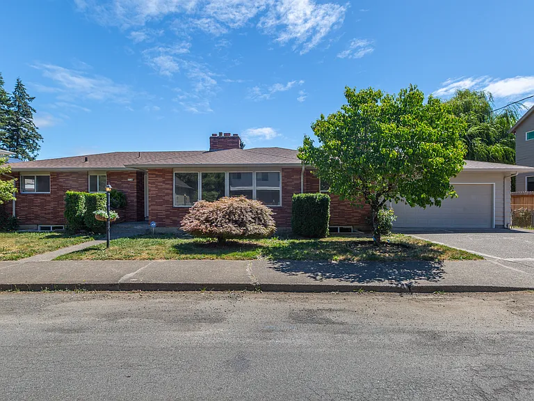 3728 SE 49th Ave — Photo 1