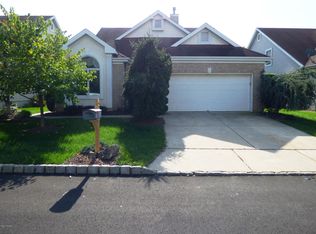 13 Harwood Rd, Monroe Township, NJ 08831