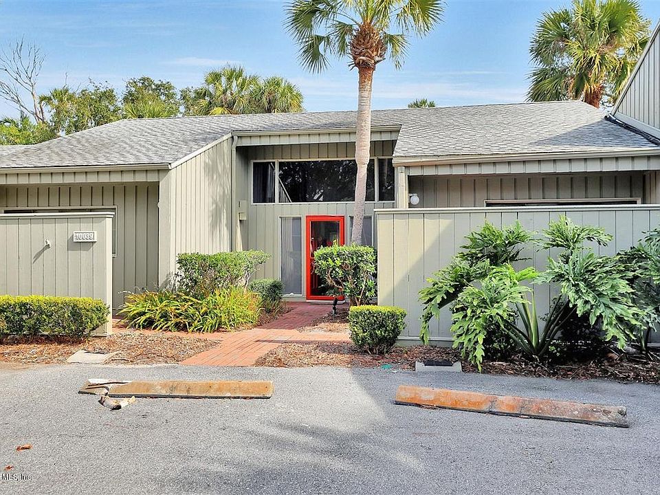 1st image of 10039 Sawgrass Dr E