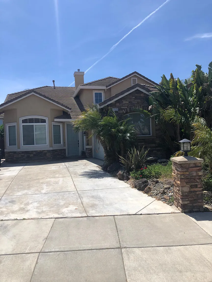 1323 Yosemite Cir photo 1