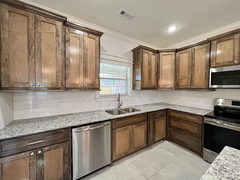 925 Sugar Pine St — Photo 12