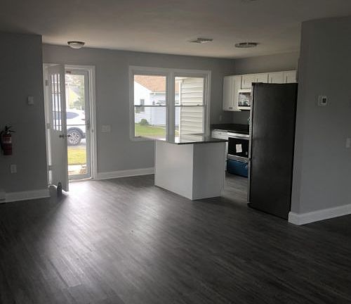 4th image of 46 Falmouth Ave #72