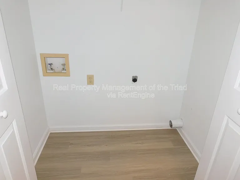 7185 Avenbury Cir — Photo 23