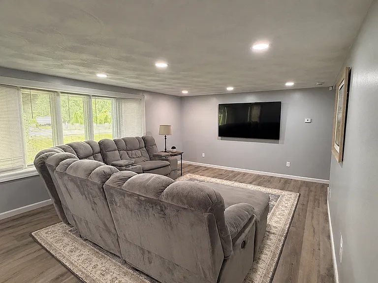 6166 Cooper Rd — Photo 2