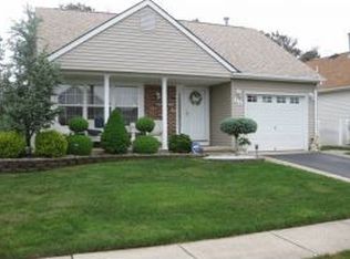 70 Canterbury Ln, Toms River, NJ 08757