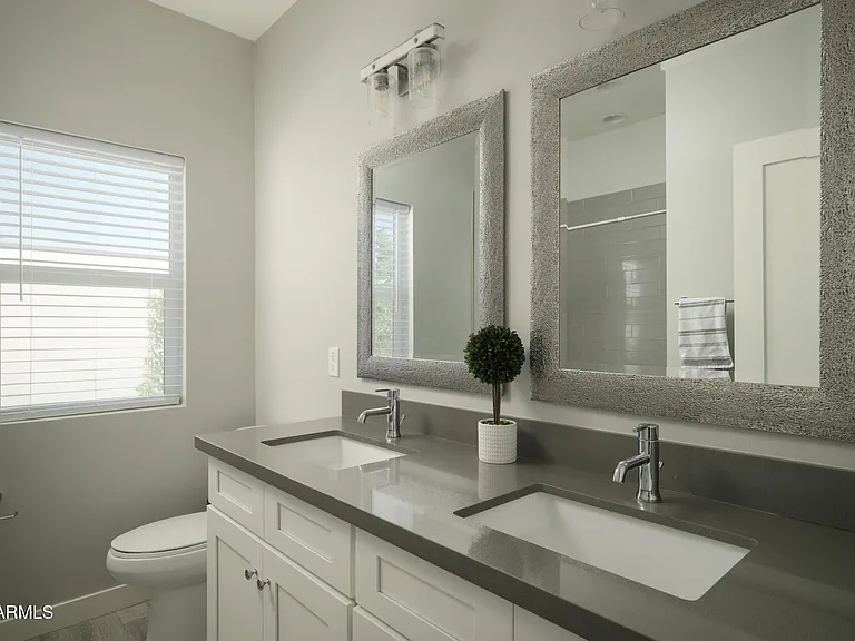 2821 N 28th Pl — Photo 18