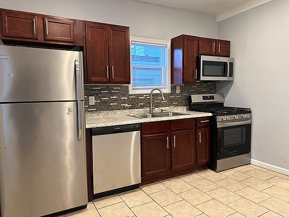 5th image of 366 Gertrude St #1