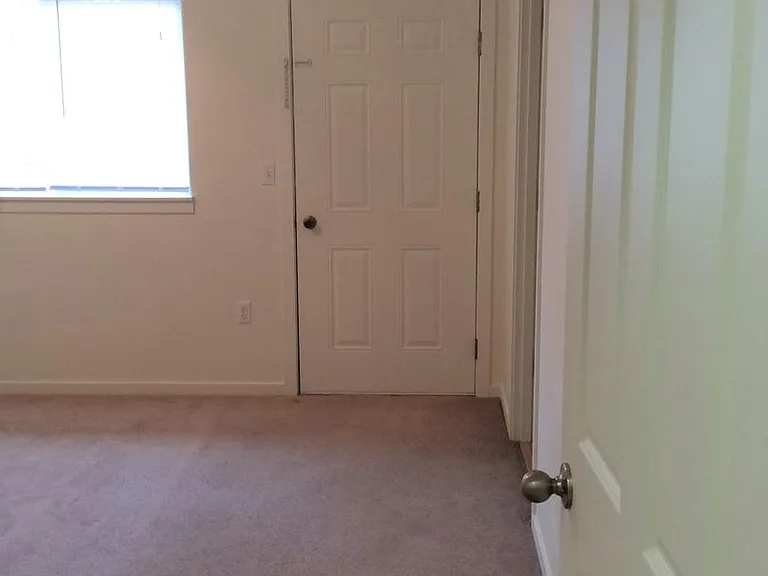 2210 Jakob Ave — Photo 20