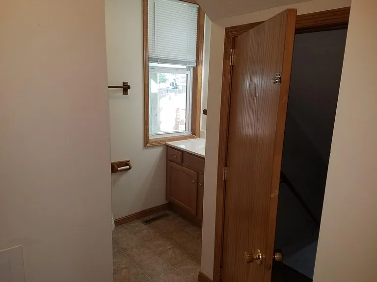 236 Cypress St S #1 — Photo 6