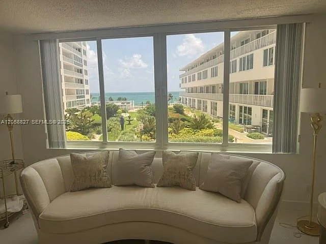 5401 Collins Ave #230 — Photo 29