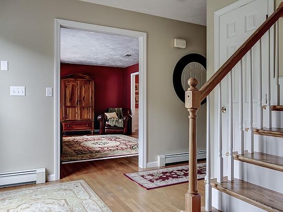 5th image of 16 Villa Dr