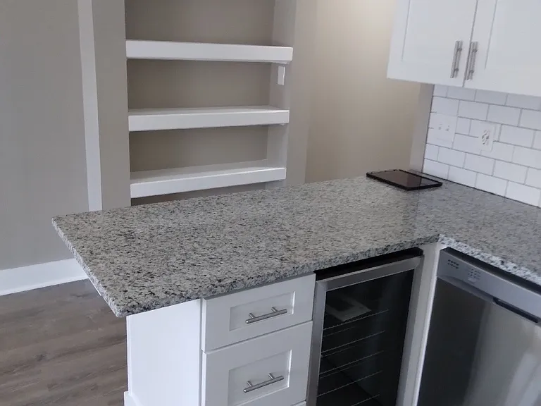 Newly Remodeled 1 Bedroom Apartment 1 Blk from Indiana University National Championship Team! — Photo 7