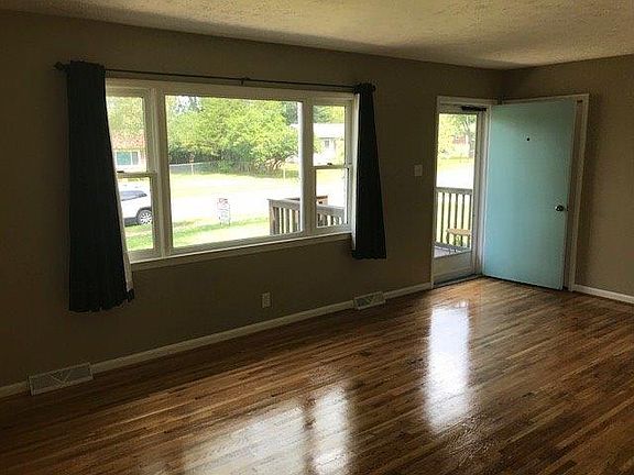 4th image of 256 Derby Dr