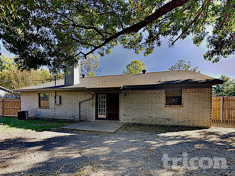 1401 Timbercrest Dr — Photo 17