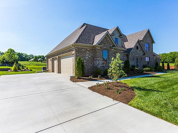 3rd image of 102 Laurenbrook Dr