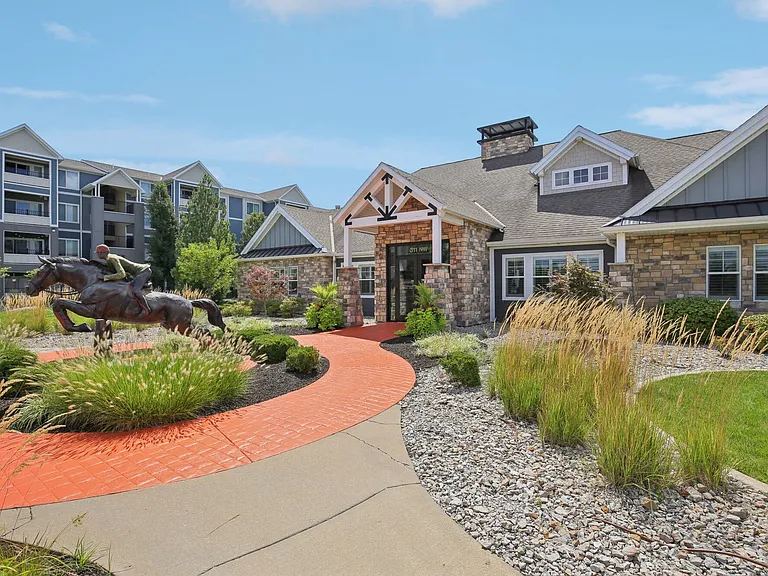 Steeplechase Apartments — Photo 10