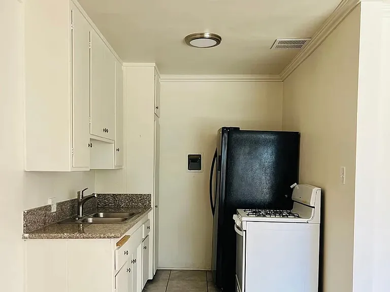 12711 Pacific Ave #3 — Photo 3