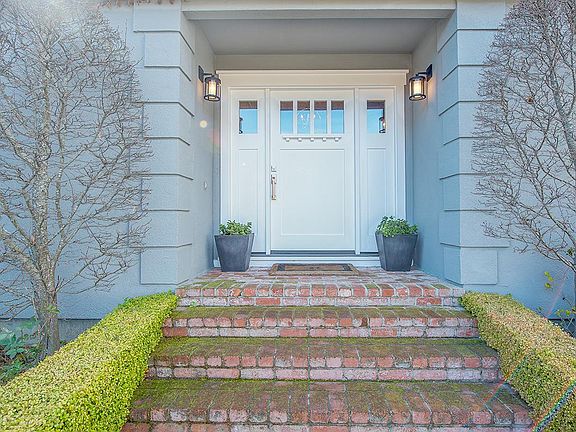 3rd image of 1465 Crystal Dr