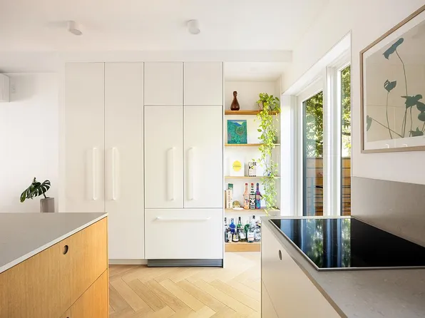 137 Maspeth Ave, Brooklyn, NY 11211