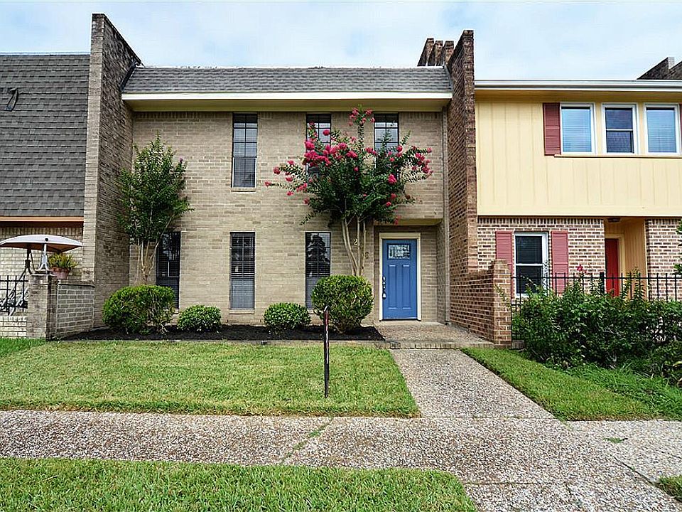 1st image of 2466 Country Club Dr