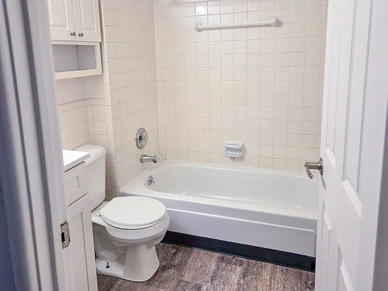Dixon Manor Apartment Homes — Photo 11