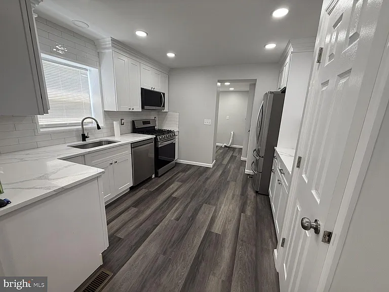 383 Johnson Ave — Photo 22