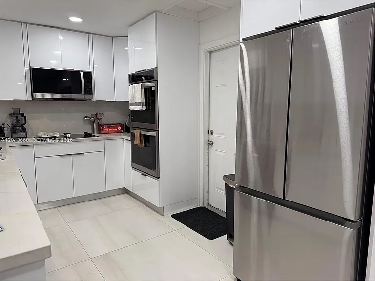 1912 N 42nd Ave — Photo 10
