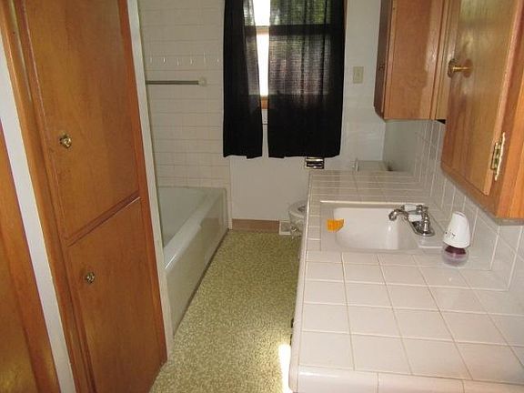 5th image of 521 W Herrold Ave