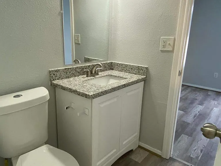 102 Oakdale Ct — Photo 9