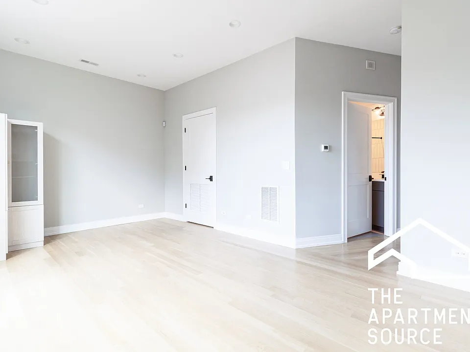 1050.5 W Cornelia Ave #2