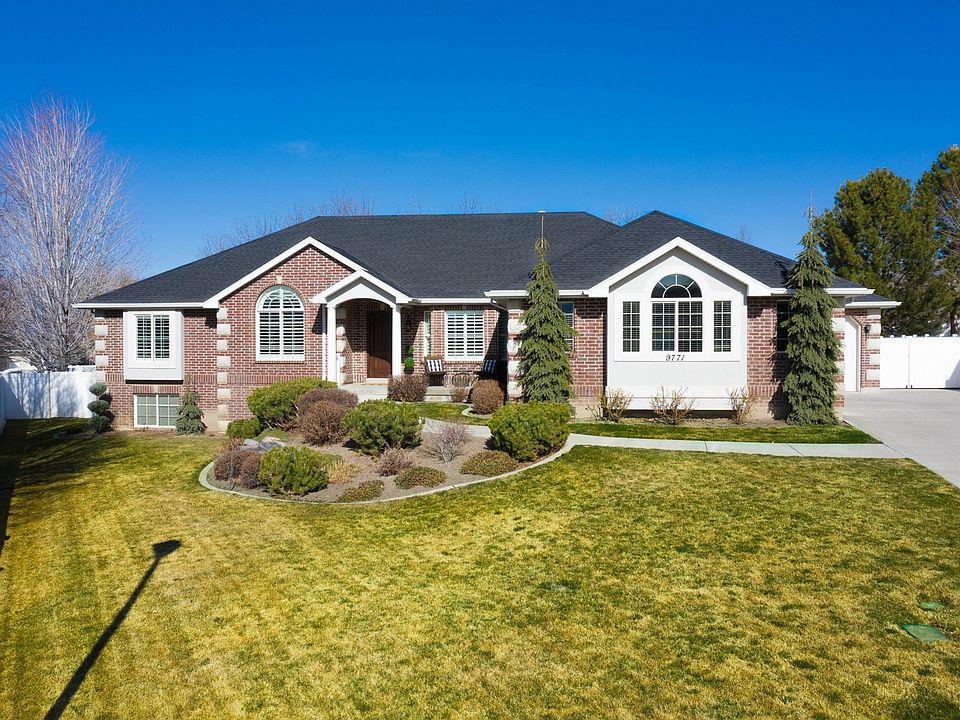 1st image of 9771 N Oxford Cir