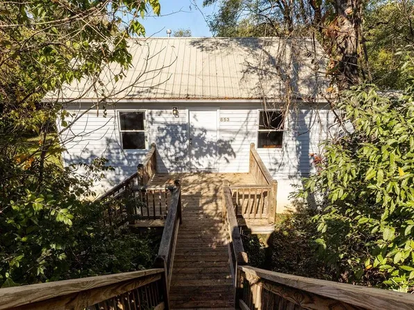 853 B St, Waynesboro, VA 22980