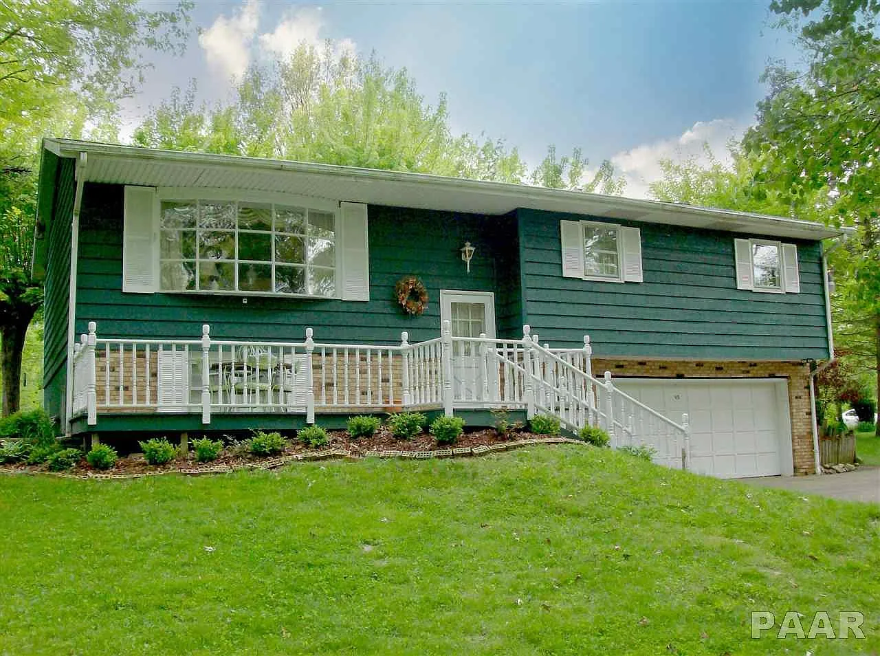 95 Thrush Ave photo 1
