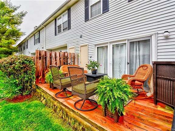 3rd image of 40 Burnett Way Unit 4B