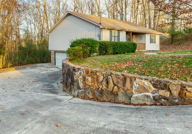 1st image of 302 Shannon Dr