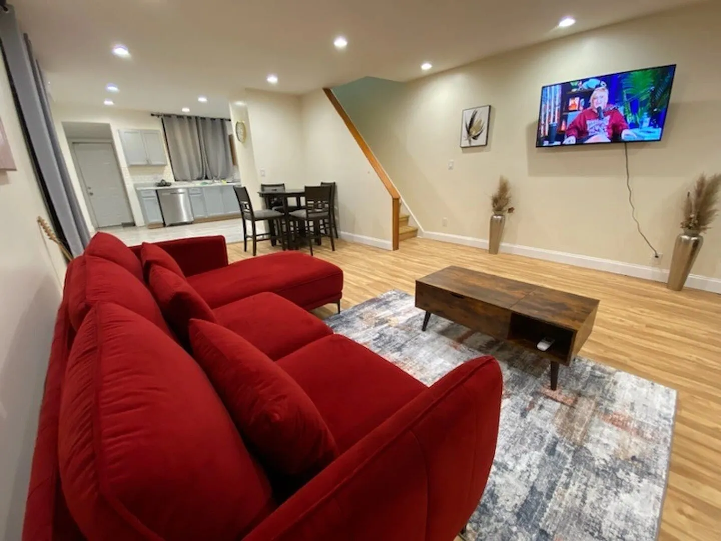 Newly Renovated Private Home. — Photo 2