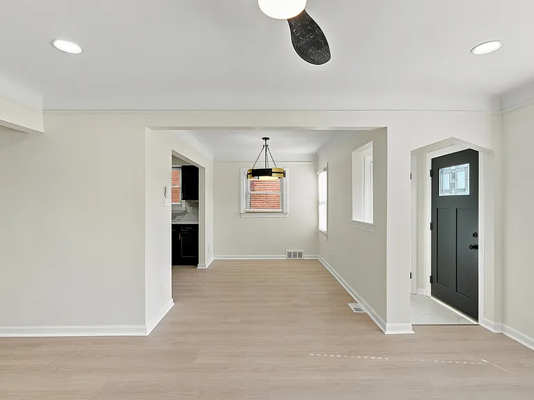 427 N Waverly St — Photo 29
