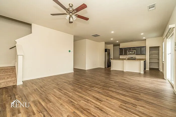 551 London Dr — Photo 13