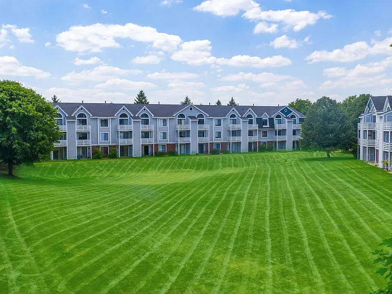 Indian Lakes Apartments — Photo 47