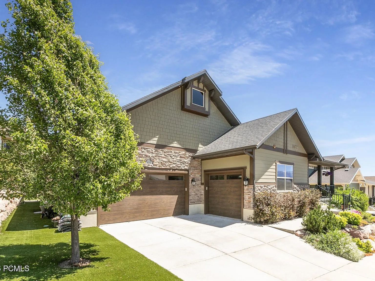 5 bed, 4.5 bath, 4400 sqft, $6,000 — Photo 3