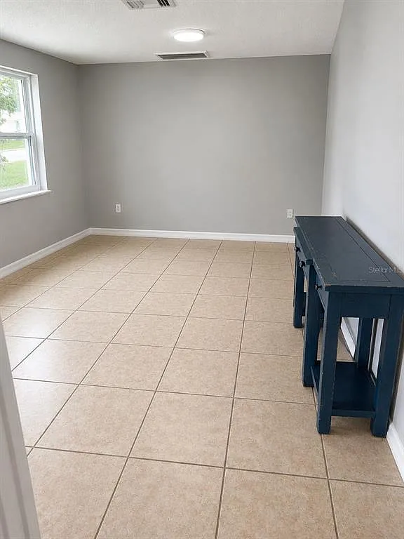 3 bed, 1.0 bath, 984 sqft, $1,650 — Photo 2