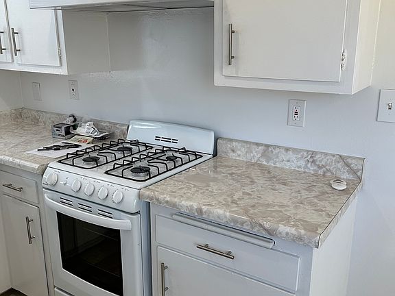 3rd image of 1844 S Victoria Ave APT 16